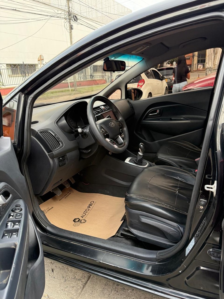 KIA RIO HATCH BACK 1.400CC 2013 MEC